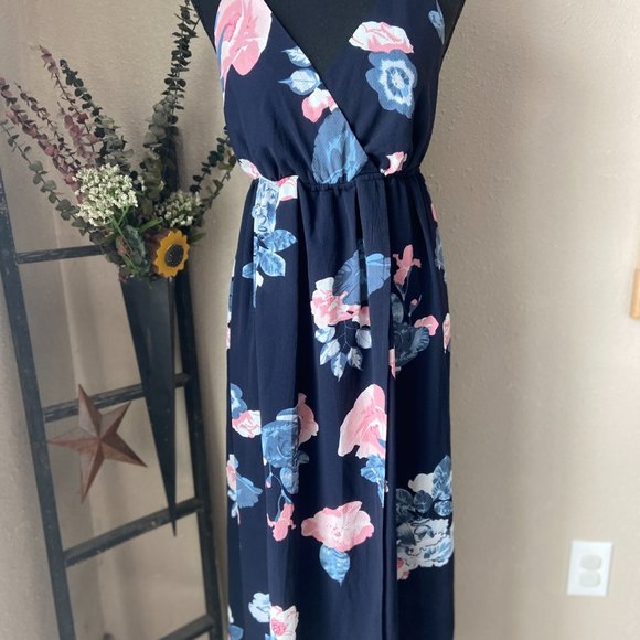 NWT Deep V Spaghetti Strap Navy Floral Maxi Dress by Simplee Plus 1XL - Picture 2 of 6